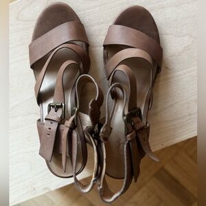 Crown Vintage Carlotta Brown Strappy Wedge Sandals Size 9